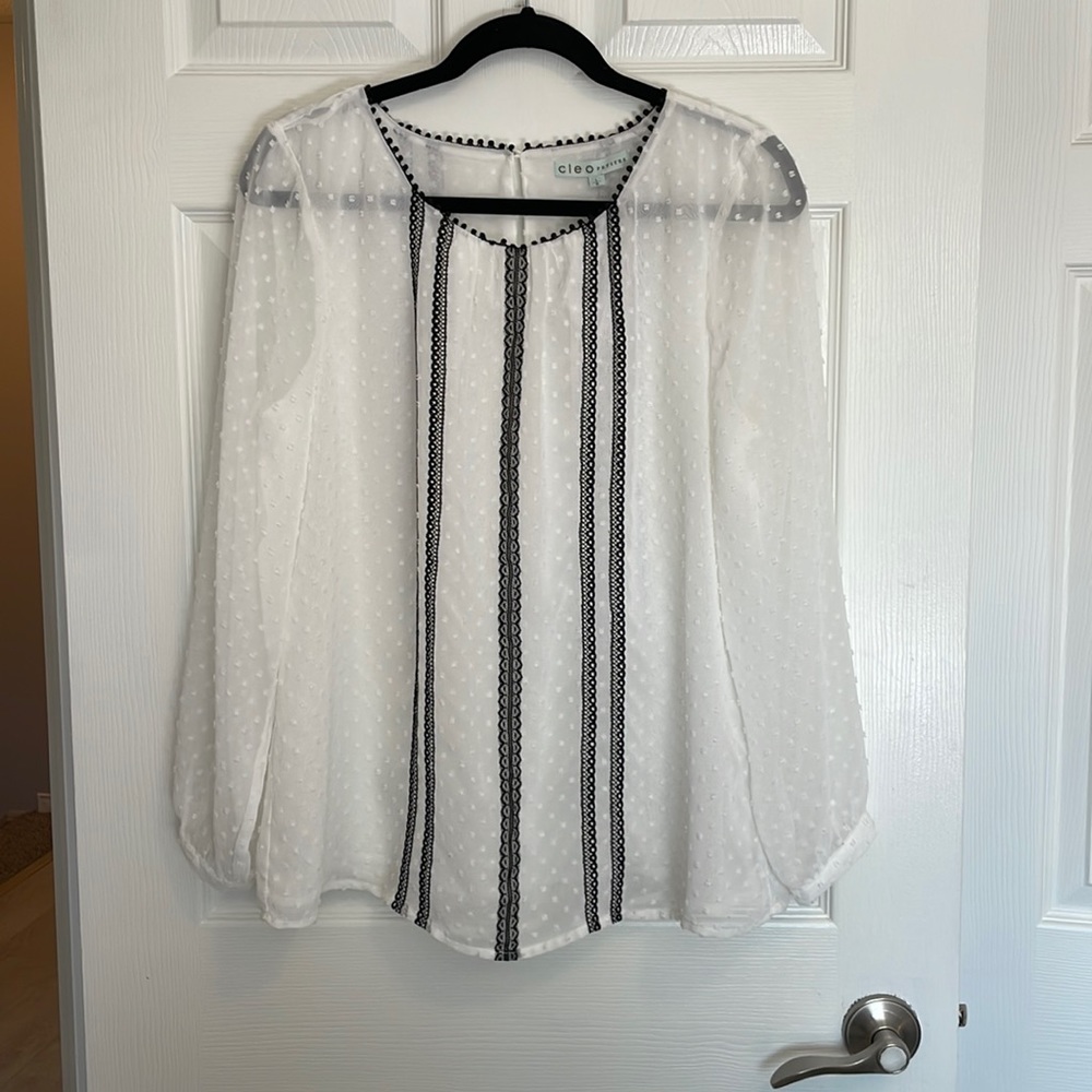 Cleo Petite White Swiss Dot Blouse NWT
♥️🛍️ - Picture 3 of 8